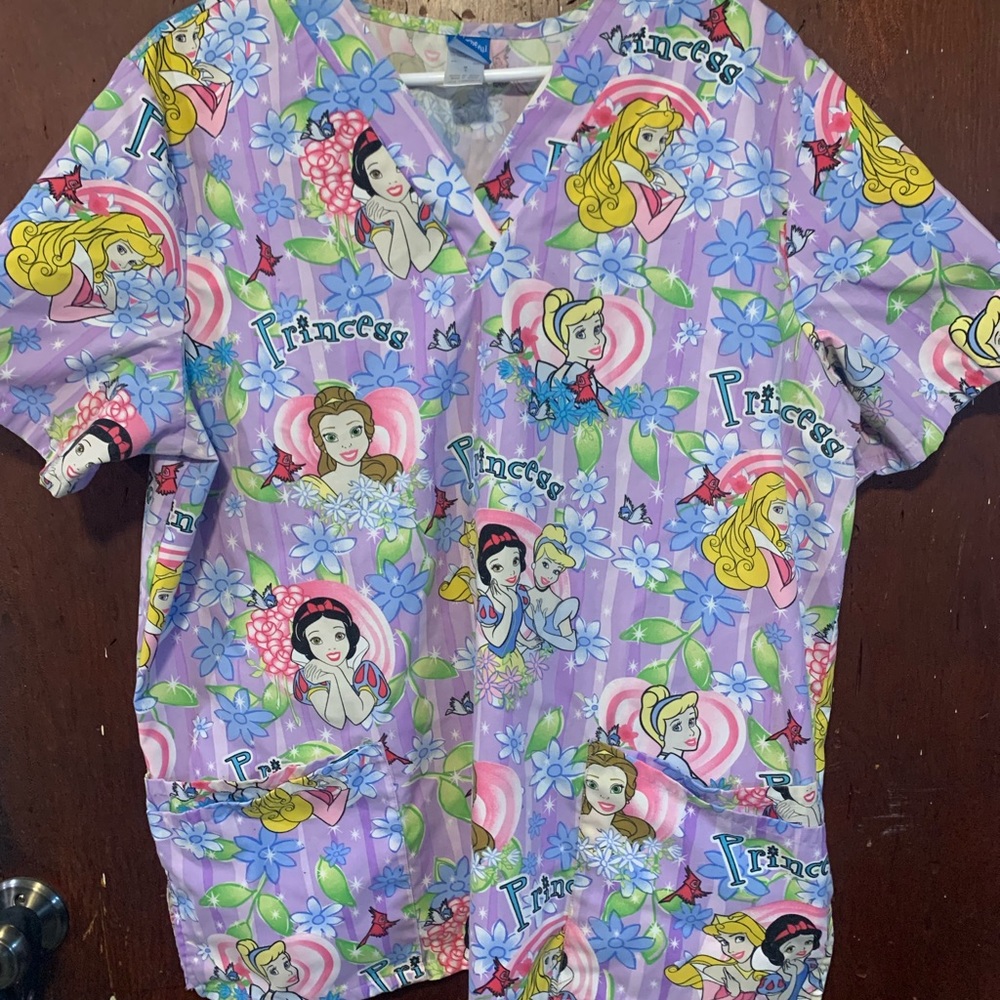 Scrub top size L